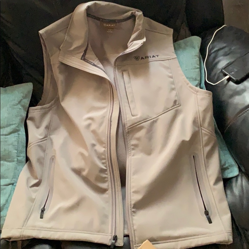Men’s large Ariat vest